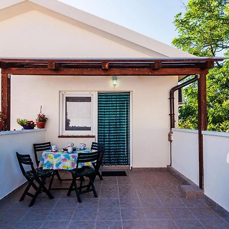 Nice Apartment In Vinjerac With Kitchen Exteriör bild