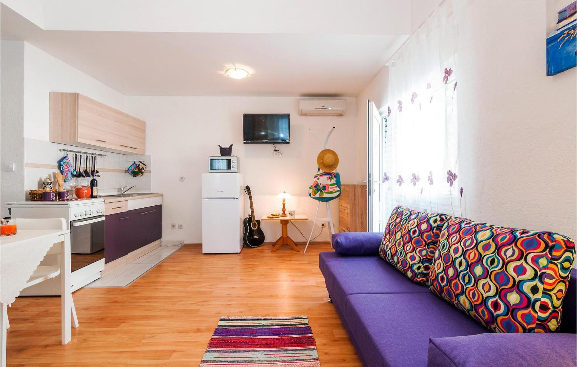 Nice Apartment In Vinjerac With Kitchen Exteriör bild