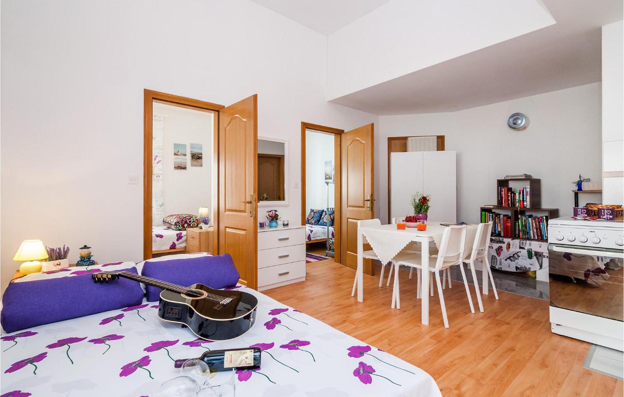 Nice Apartment In Vinjerac With Kitchen Exteriör bild