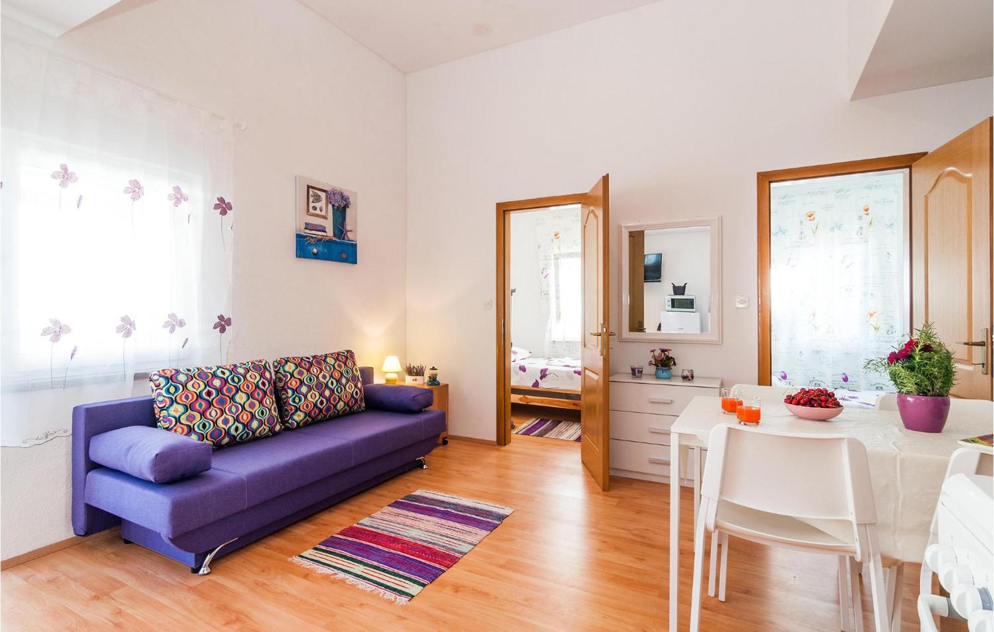 Nice Apartment In Vinjerac With Kitchen Exteriör bild