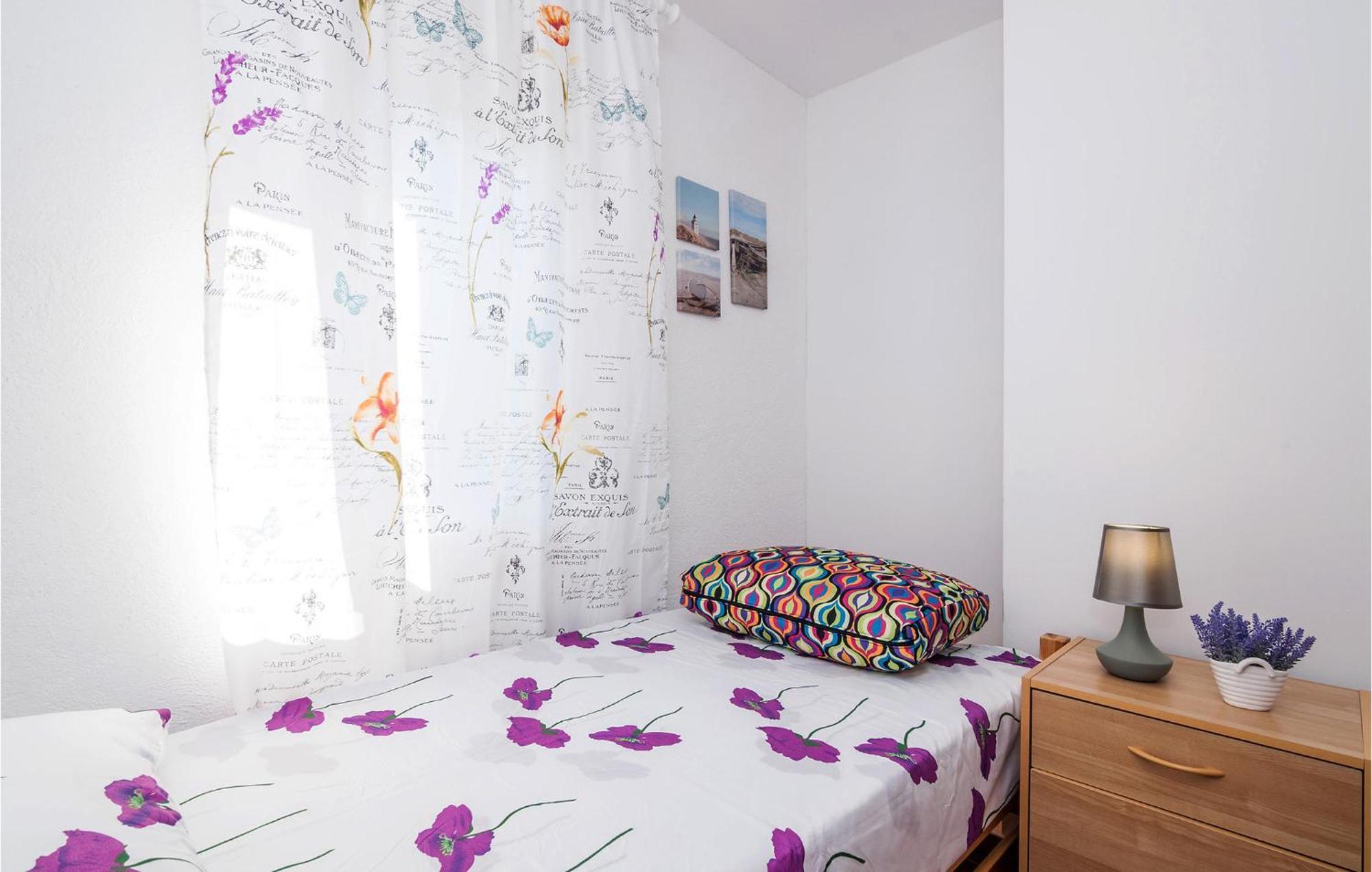 Nice Apartment In Vinjerac With Kitchen Exteriör bild